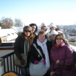 Foto de Yolanda - con 6 damas muy simp�ticas de Alcal� de Henares el d�a 30 de enero de 2010 en el Castillo de Praga nevado