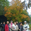 Con unas clientes de la peregrinaci�n de Chile un d�a antes en Karlovy Vary - ahora en oto�o los �rboles por all� son una maravilla
